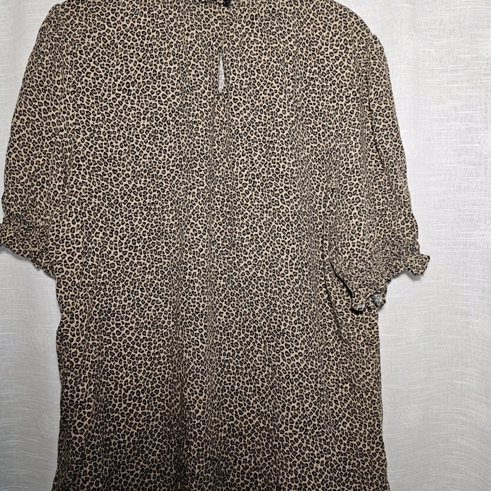 Amazon Essentials Tan Leopard-Print Short Sleeve Blouse - Picture 5 of 5
